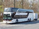 Setra 431 DT von Prima Klima Reisen aus Deutschland mit Anhänger in Berlin.