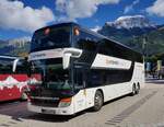 Setra S 431 DT der Busvermietung UMBRELLA Mobility steht auf dem Busparkplatz am K�nigsee, 09-2022