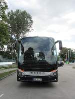 Frontansicht des neuen SETRA 515 HD aus der BRD im September 2013 in Weissenkirchen / Nieder�sterreich gesehen.