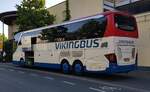 Setra S 517 HDH von VIKINGBUS aus D�nemark steht abfahrbereit am Konrad-Zuse-Hotel in H�nfeld im August 2022
