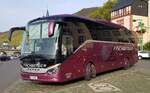 Setra S 515 HD vom Reiseunternehmen FISCHWENGER steht im Oktober 2022 in Bernkastel-Kues