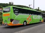 Setra 516 HD von Flixbus/Wricke Touristik aus Deutschland im Stadthafen Sassnitz.