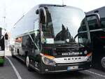 Setra 517 HD von Höffmann Touristik aus Deutschland in Stralsund.