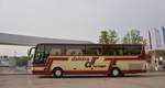 Van Hool T915 Alicron mit Radanh�ner von Dalstra Reisen aus den NL im Mai 2017 in Krems.