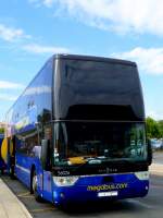 Frankreich, Languedoc-Roussillon, H�rault, Montpellier Sabines (an der Trambahn Linie 2): ein megabus.com (VanHool TX27 astromega) auf der Fahrt nach Spanien.