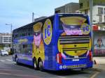 Frankreich, Languedoc-Roussillon, H�rault, Montpellier Sabines (an der Trambahn Linie 2): ein megabus.com (VanHool TX27 astromega) auf der Fahrt nach Spanien.