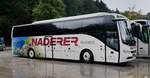 =Volvo von NADERER-Reisen aus Ober�sterreich steht am Bergwerksparkplatz in Hallein