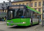 Solaris Urbino von RHOENENERGIE steht abfahrbereit am Busbahnhof in Fulda
