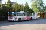 Dieser ZIU 9 O-Bus stand am 5.5.2013 nahe dem bulgarischen Bahnhof Pernik abgeb�gelt  an der Haltestelle.