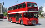 Stadtbus Yutong City Master Wagen 1189 am Hauptbahnhof in Skopje am 19.5.2017.
