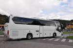 King Long aus Wiener Neustadt/Nieder�sterreich am 16.August 2014 in Krems gesehen.